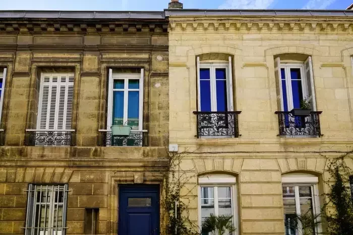 Clean stone frontage after professional stone cleaning